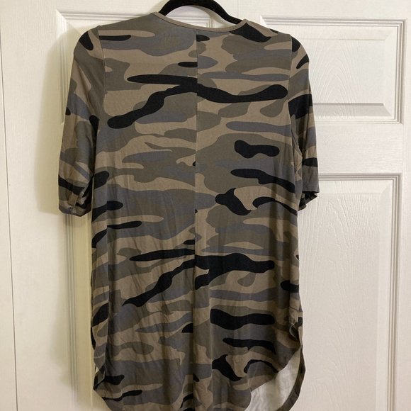 Torrid Camo Shirt Top Tunic Plus Size Size 0X Super Soft Knits - Picture 3 of 3